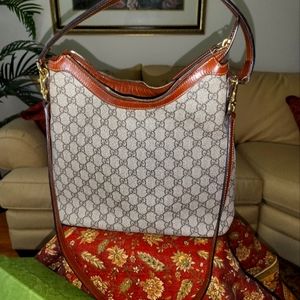 Gucci GG Supreme Shoulder Bag